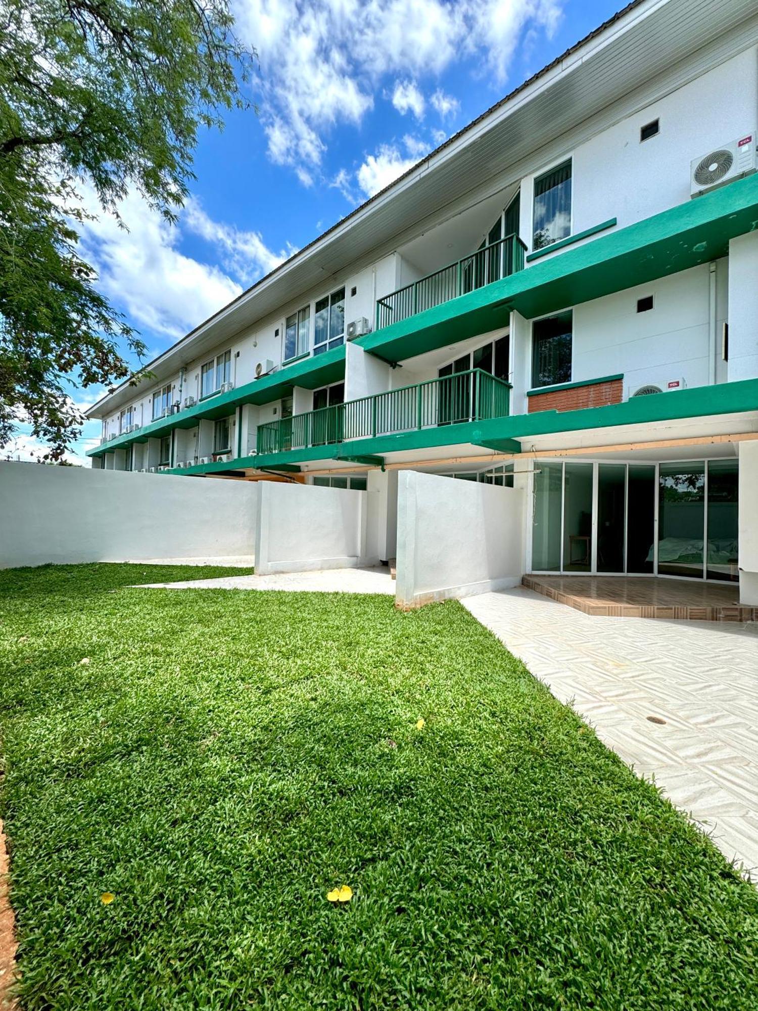 סוראט תאני Plernpetch Hotel מראה חיצוני תמונה
