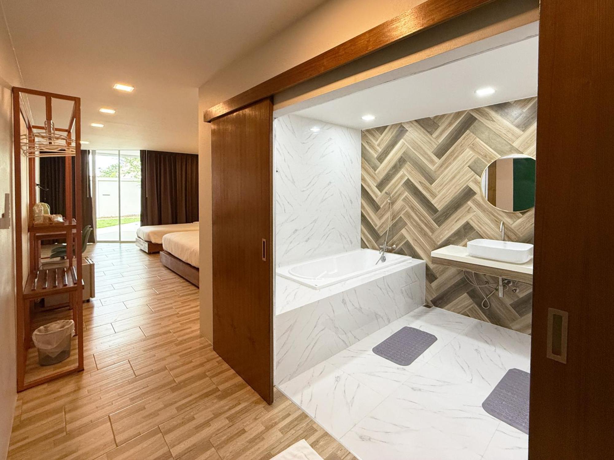 סוראט תאני Plernpetch Hotel מראה חיצוני תמונה