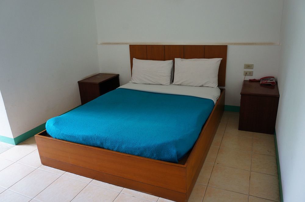 סוראט תאני Plernpetch Hotel מראה חיצוני תמונה